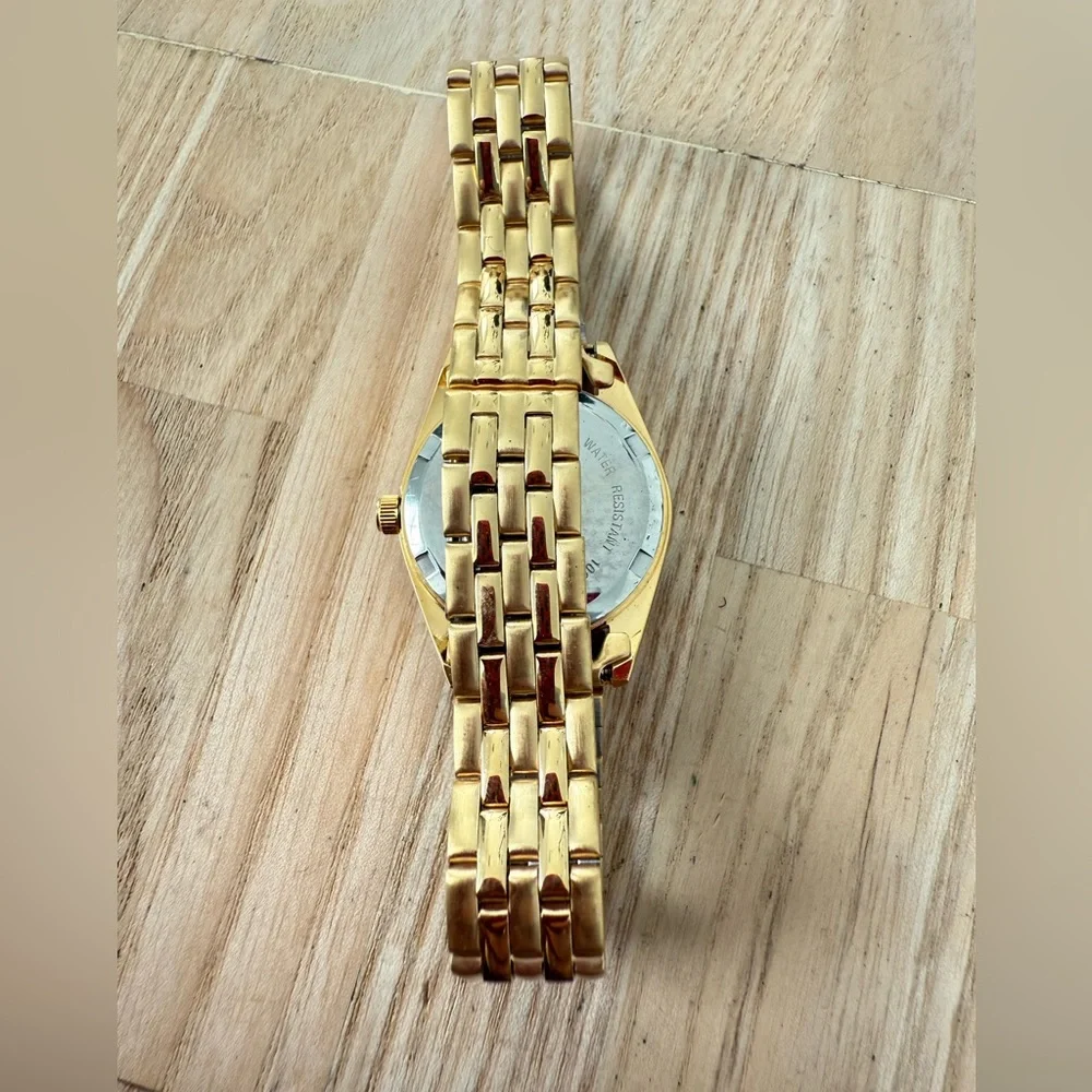 Waltham ladies gold tone crystal accented watch NEW BATTERY